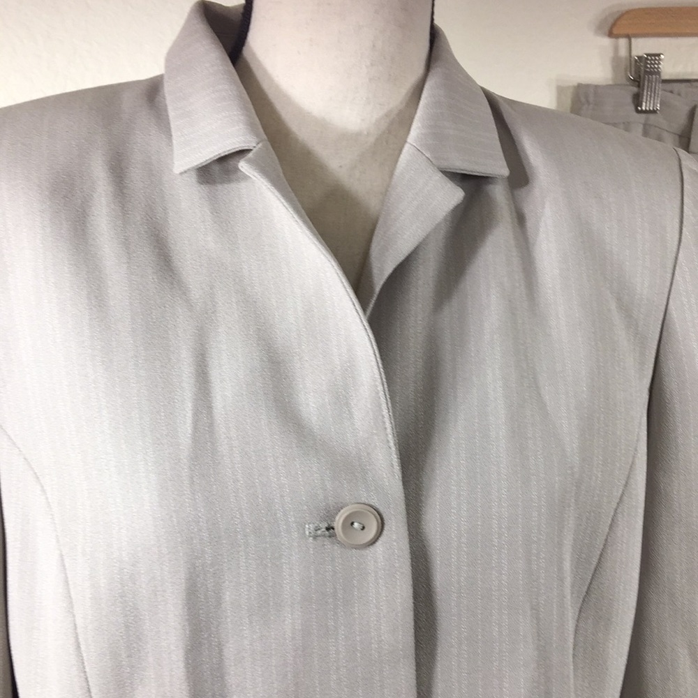Karen Scott Suit - Picture 2 of 9